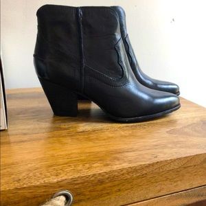 Brand new FRYE Renee Short boot, size 8 black